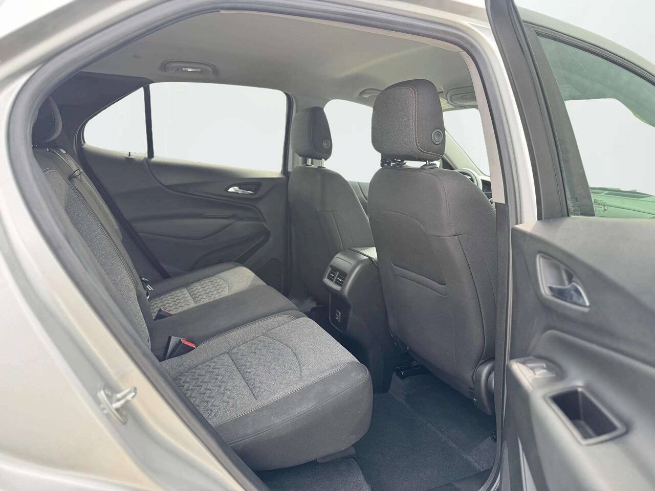 Used 2022 Chevrolet Equinox LT w/ Driver Convenience Package AWD/4WD image 16