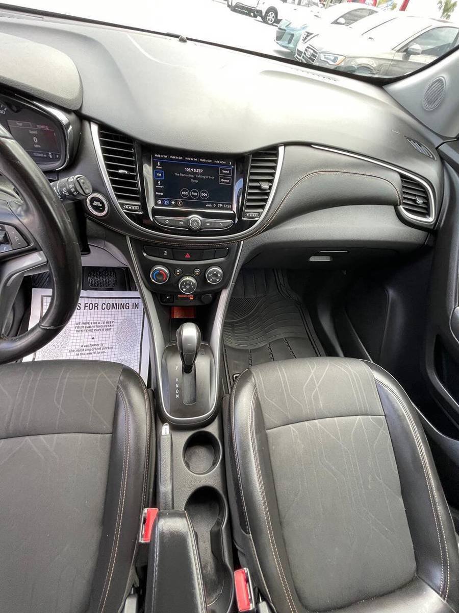Used 2018 Chevrolet Trax LT w/ LT Convenience Package FWD image 9