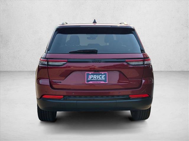 Used 2022 Jeep Grand Cherokee Altitude AWD/4WD image 6