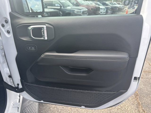 Certified 2020 Jeep Gladiator Overland image 16