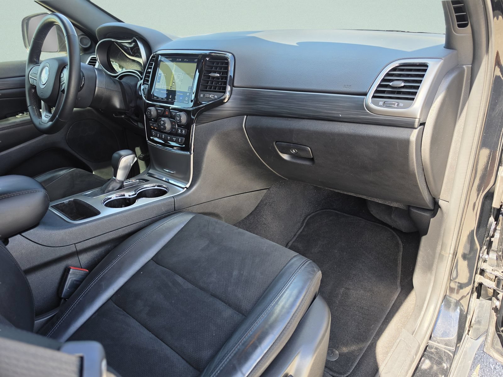 Used 2022 Jeep Grand Cherokee Laredo X RWD image 19