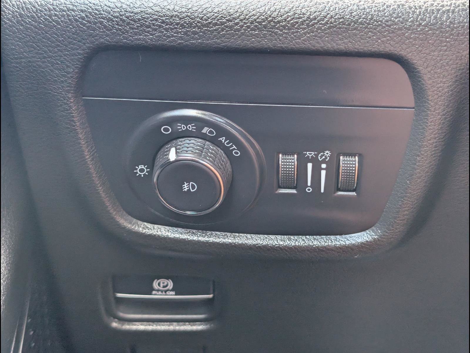 Used 2024 Jeep Grand Cherokee Limited RWD image 23