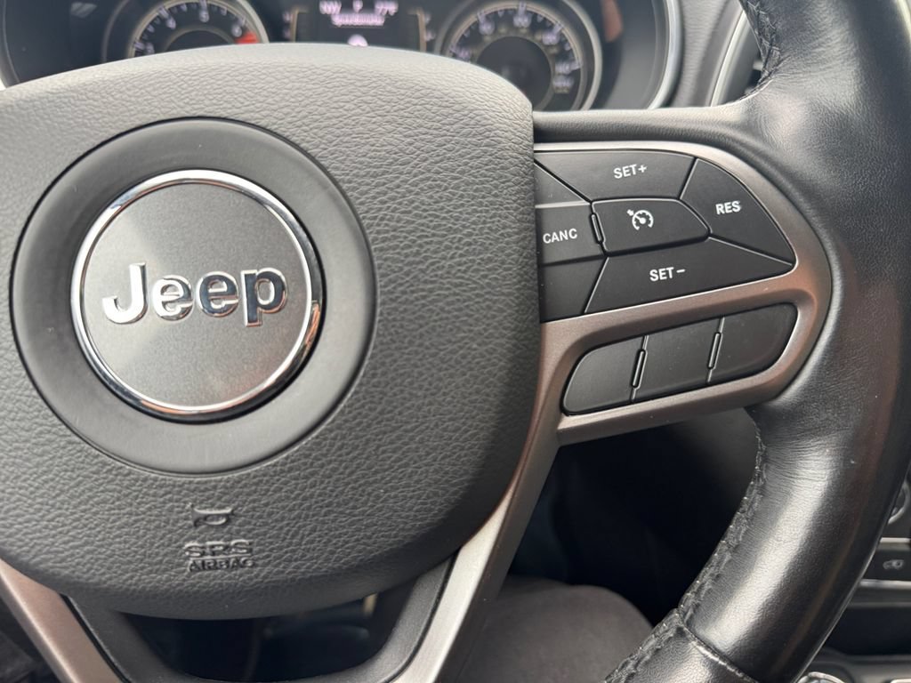 Used 2020 Jeep Cherokee Latitude Plus w/ Cold Weather Group AWD/4WD image 30