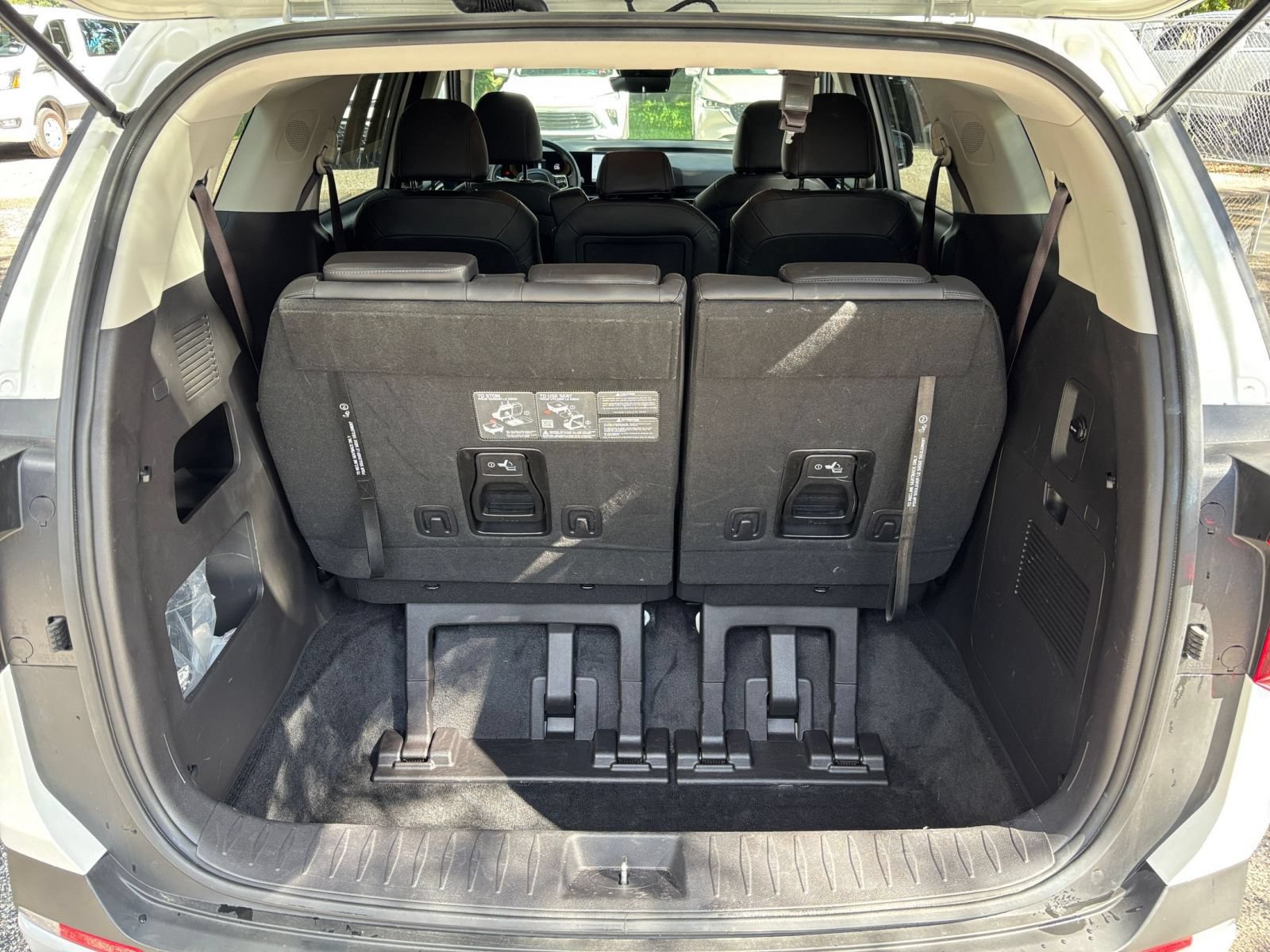 Used 2026 Kia Carnival FWD image 33