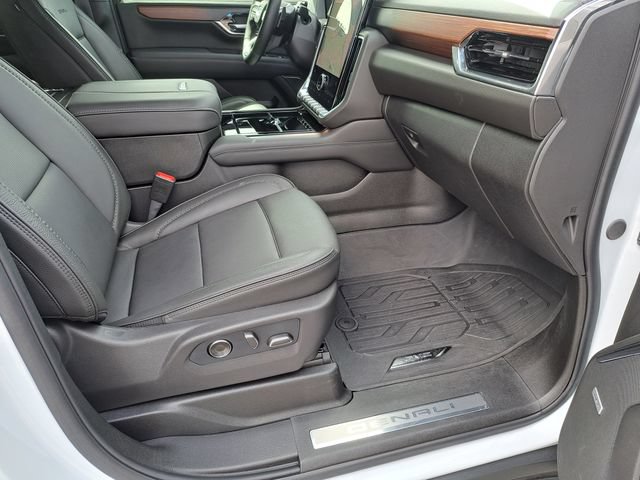 Used 2026 GMC Yukon Denali w/ Denali Reserve Package AWD/4WD image 9