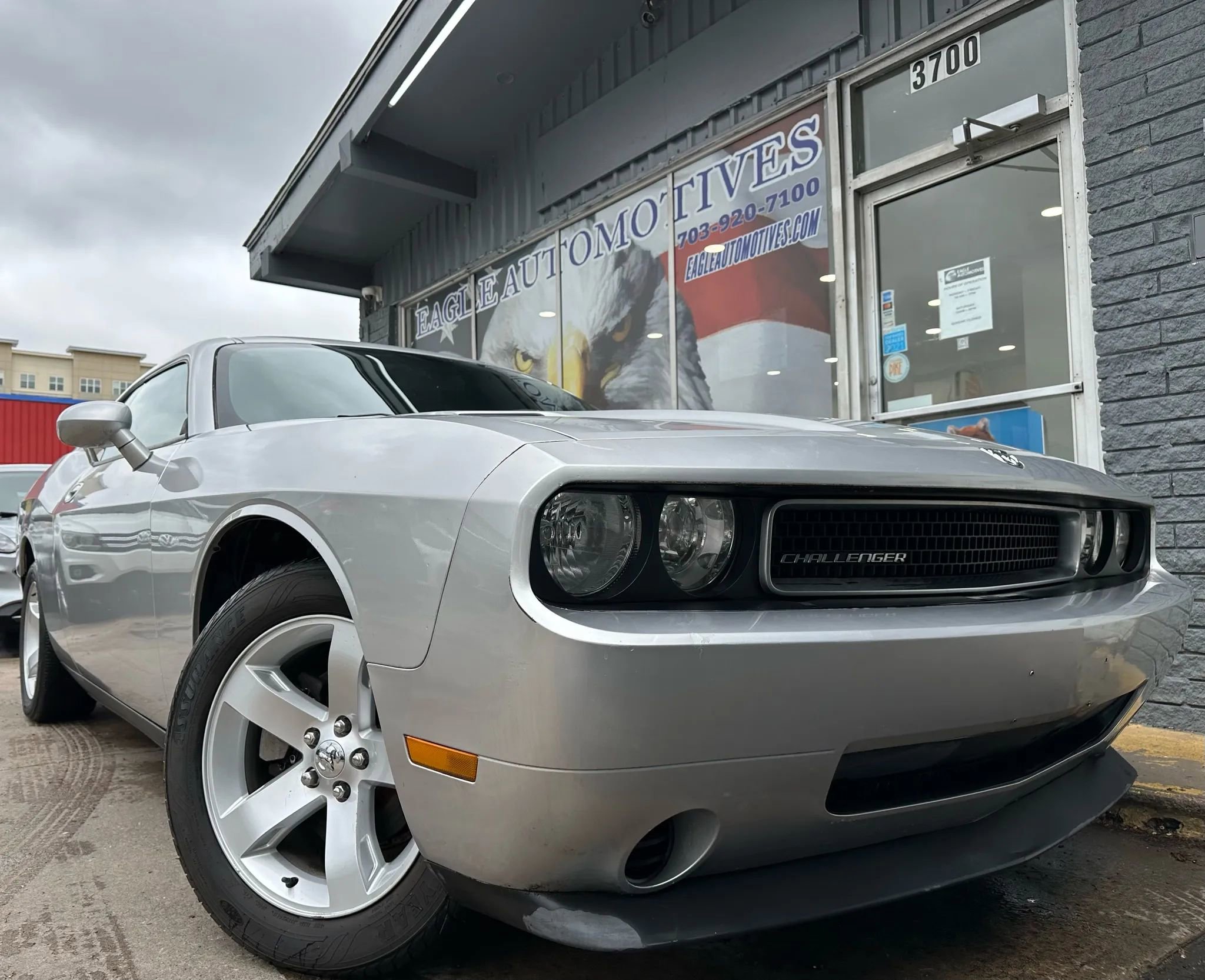 Used 2010 Dodge Challenger SE image 1