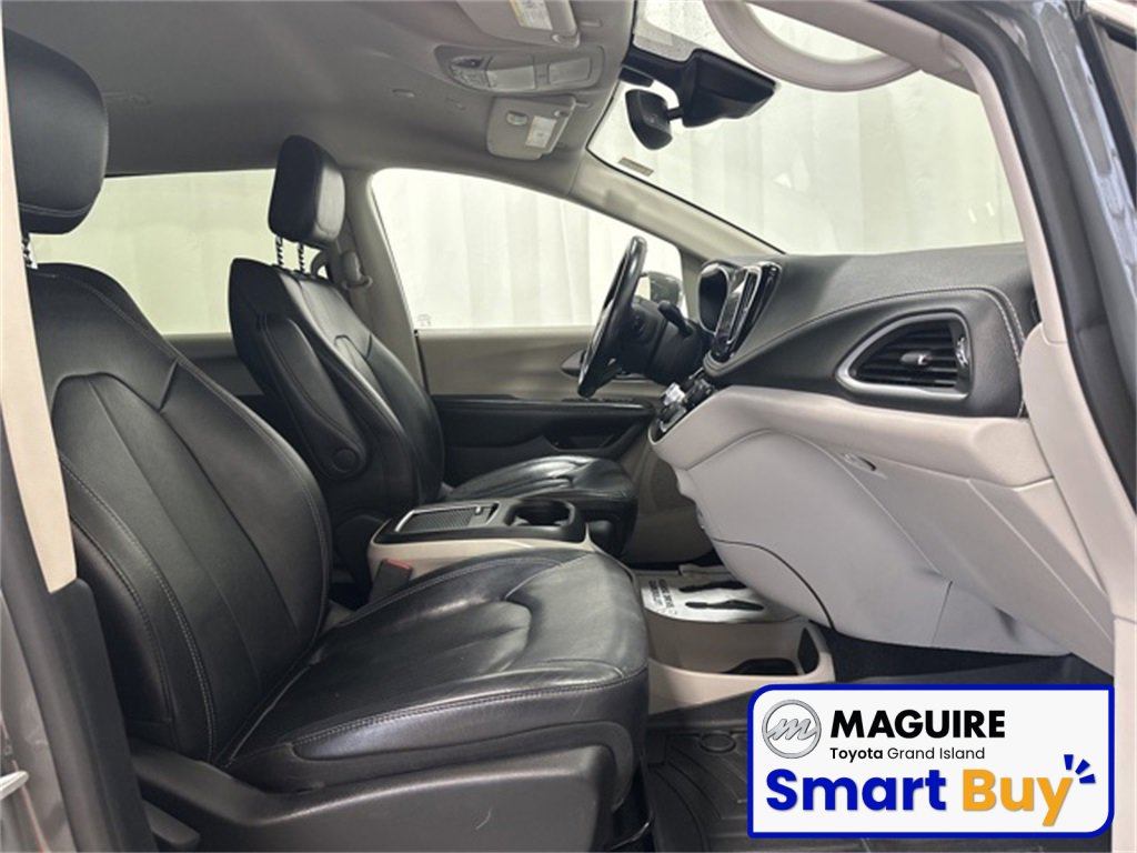 Used 2022 Chrysler Pacifica Touring-L image 22