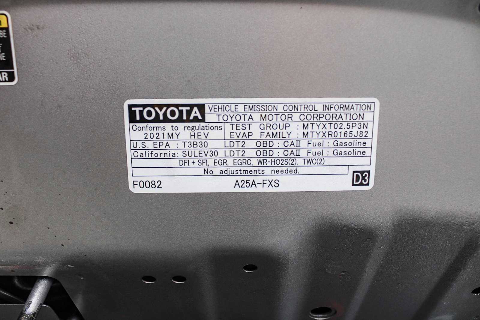 Used 2021 Toyota RAV4 XLE Premium w/ Carpet Mat Package (TMS) image 28