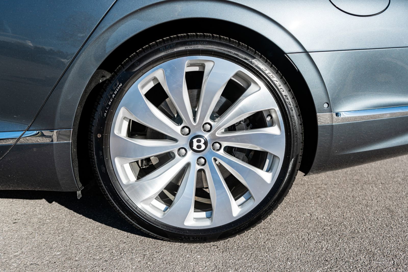 Certified 2026 Bentley Flying Spur Plug-In Hybrid image 7