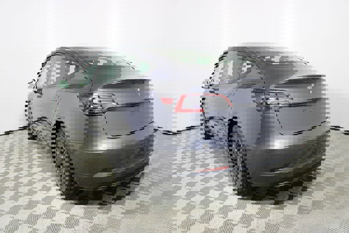 Used 2023 Tesla Model 3 Standard Range image 29