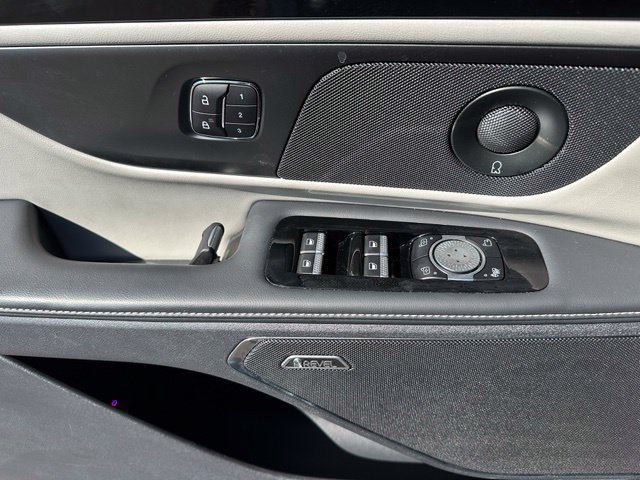Used 2025 Lincoln Nautilus Reserve AWD/4WD image 20