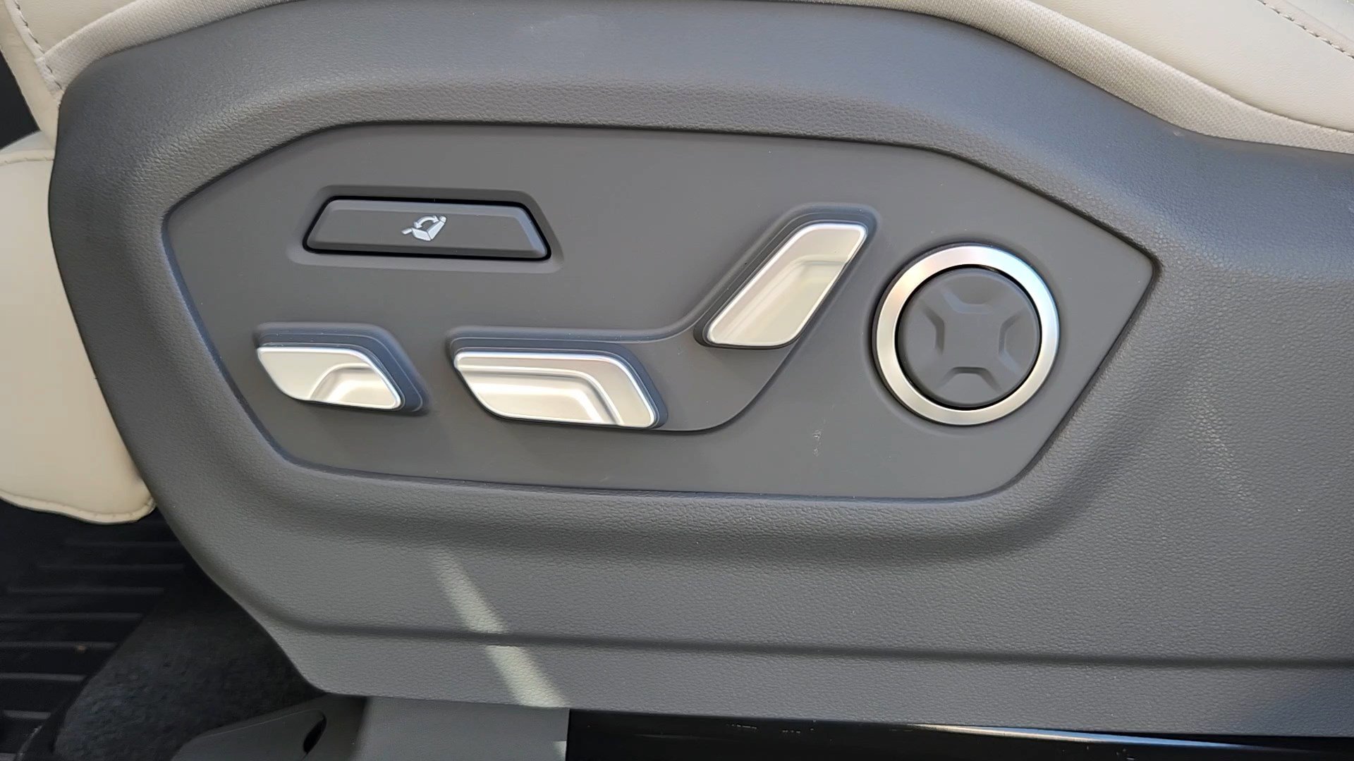 New 2026 Hyundai Santa Fe Calligraphy AWD/4WD image 9