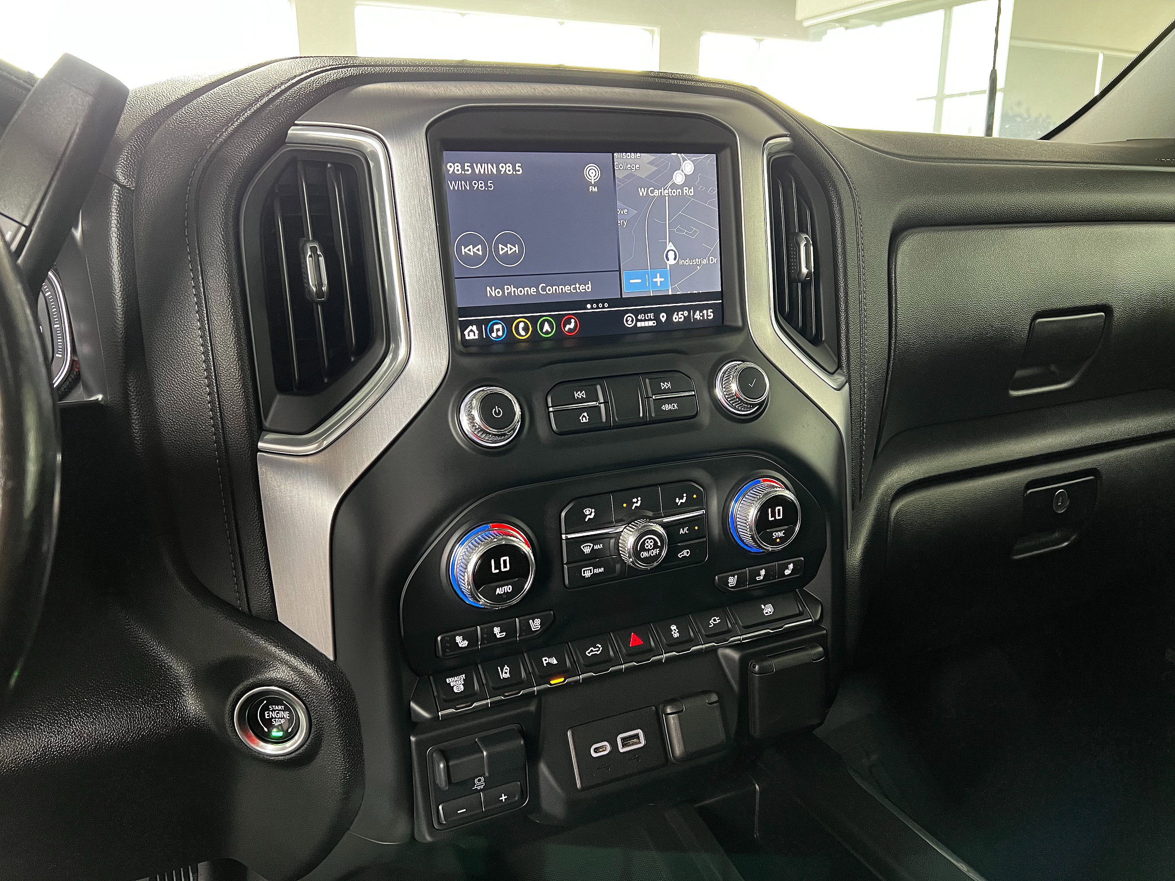Used 2021 GMC Sierra 2500 SLT w/ SLT Premium Package AWD/4WD image 16