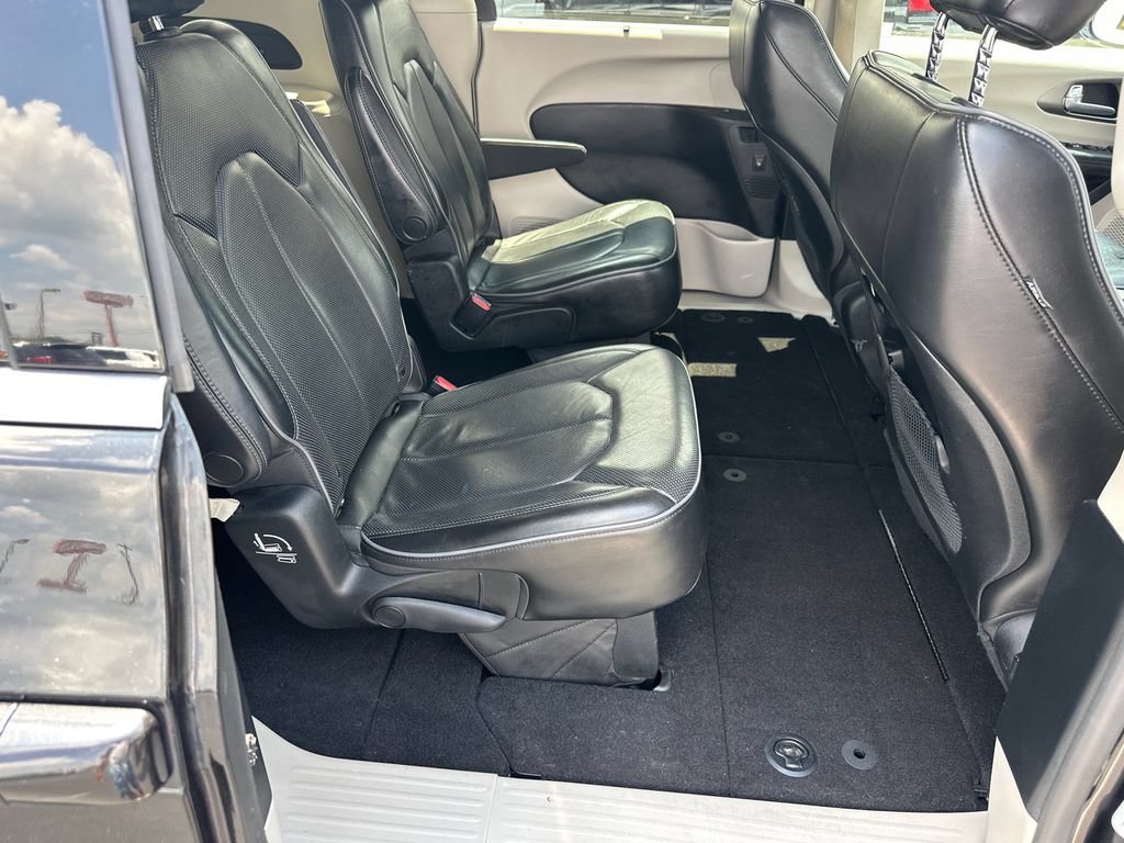 Used 2019 Chrysler Pacifica Limited FWD image 15