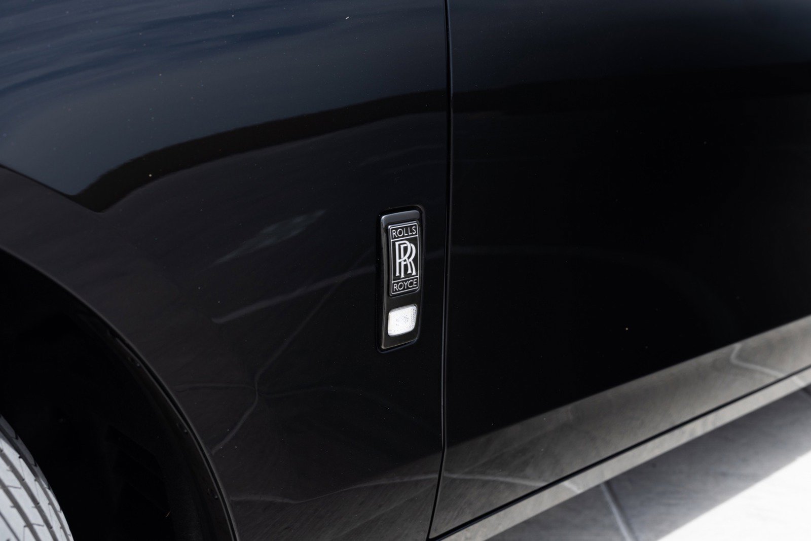 Used 2023 Rolls-Royce Ghost Black Badge w/ Black Badge Ghost Package AWD/4WD image 14