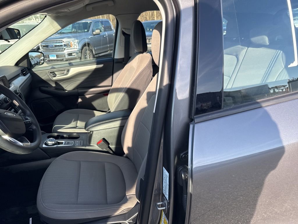 Used 2022 Ford Escape S image 10