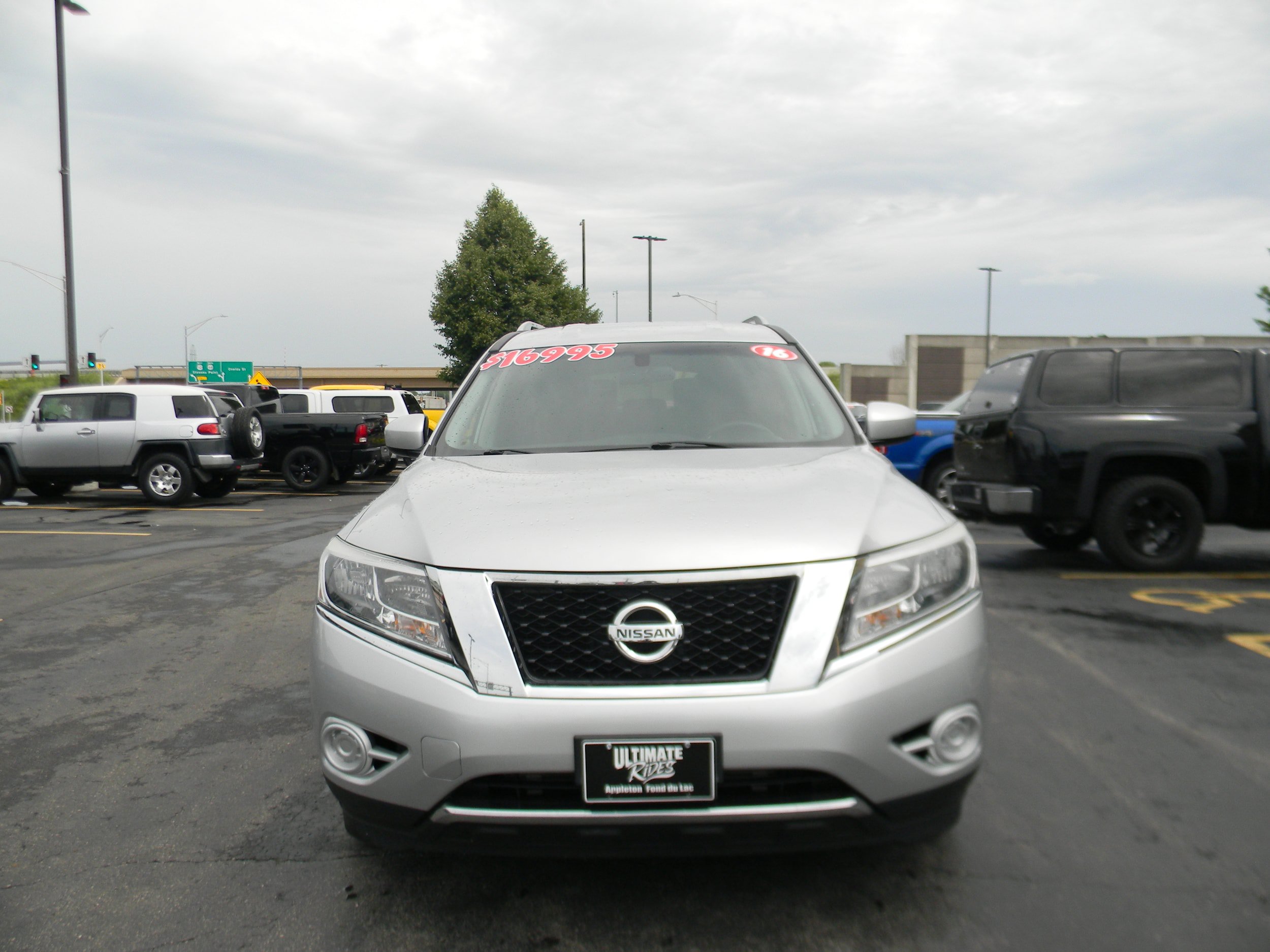 Used 2016 Nissan Pathfinder S FWD image 2