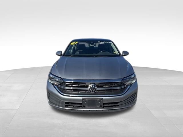 Used 2022 Volkswagen Jetta SE image 2