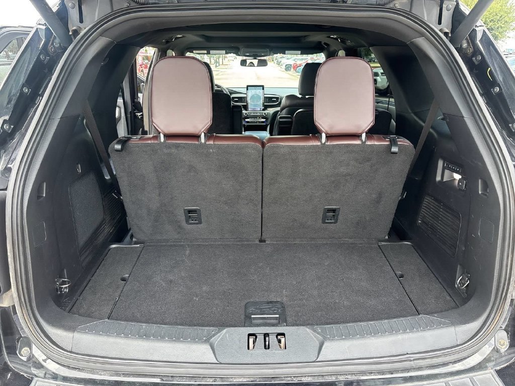 Used 2020 Ford Explorer Platinum w/ Premium Technology Package AWD/4WD image 13
