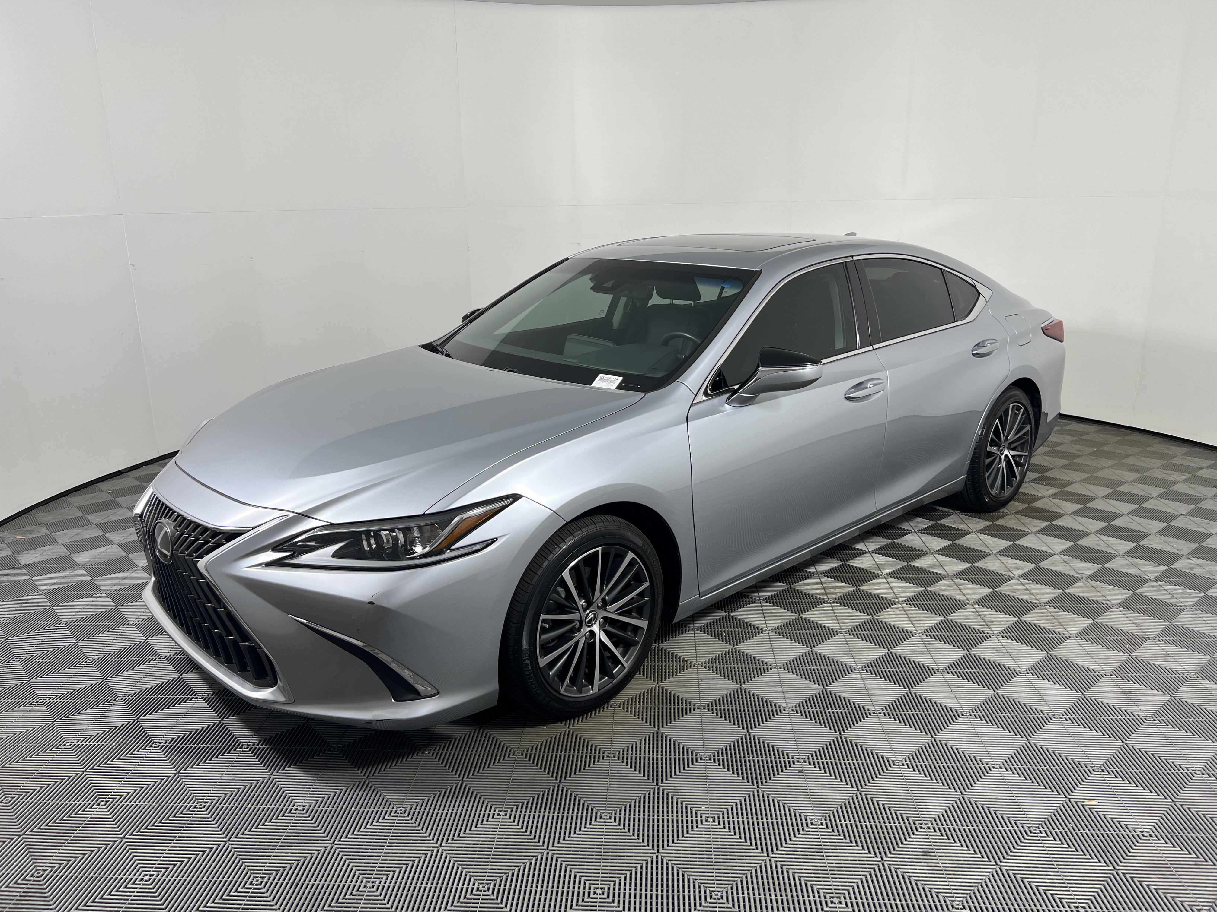 Used 2023 Lexus ES 350 w/ Premium Package FWD image 9