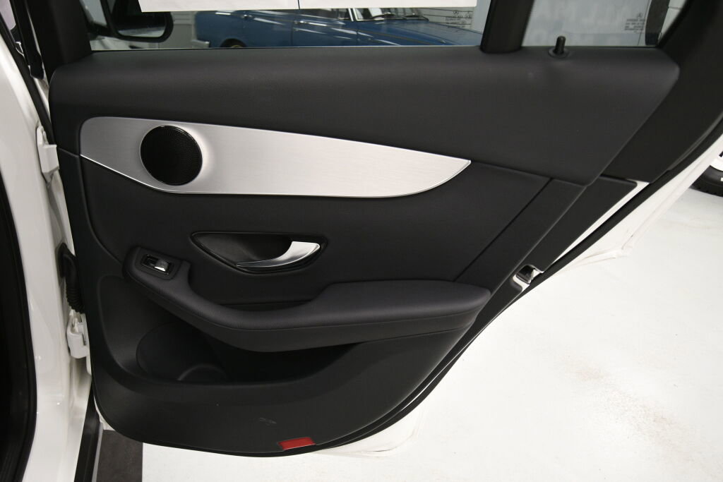 Used 2019 Mercedes-Benz GLC 300 4MATIC image 30