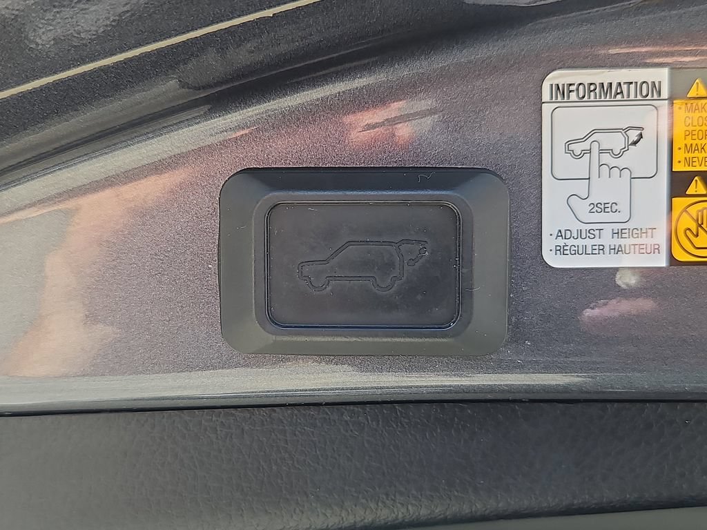 Used 2013 Toyota RAV4 Limited AWD/4WD image 20