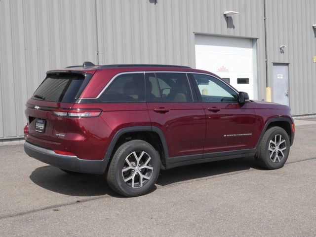 Used 2025 Jeep Grand Cherokee Limited w/ Luxury Tech Group II AWD/4WD image 12