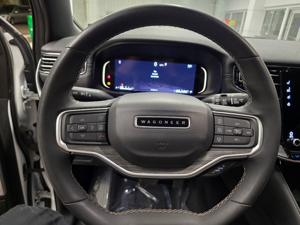 Certified 2024 Jeep Wagoneer L Series II image 18