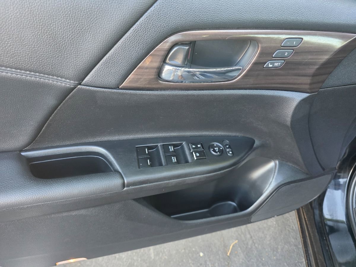 Used 2016 Honda Accord EX-L image 25