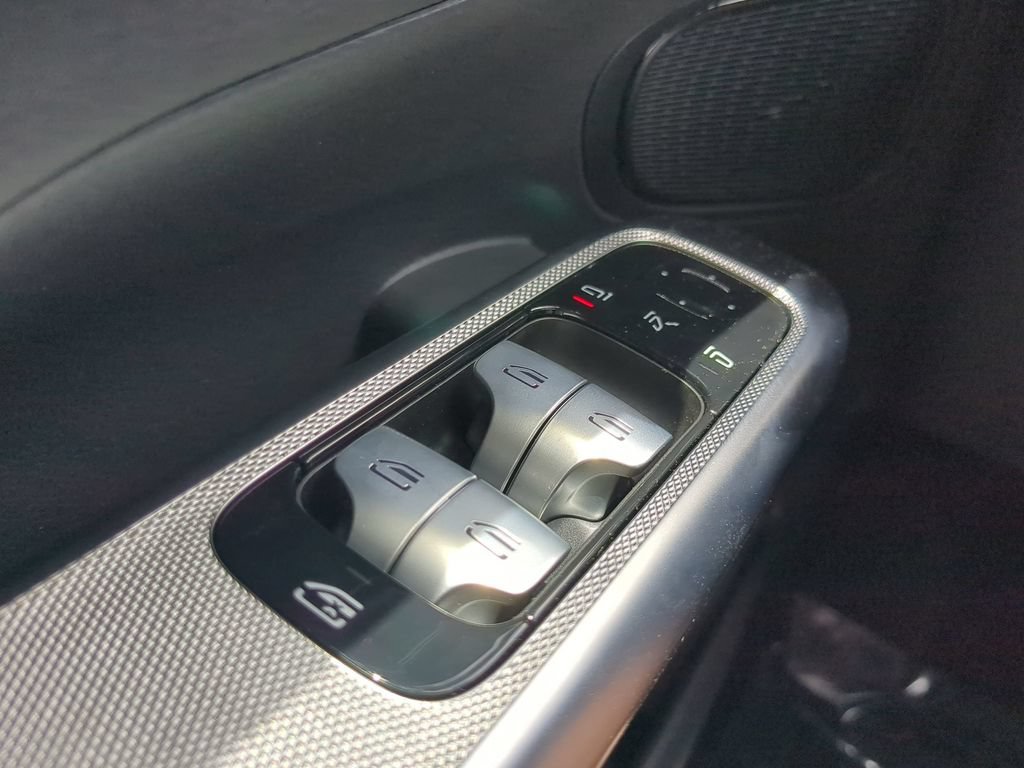 Used 2024 Mercedes-Benz GLC 300 image 10