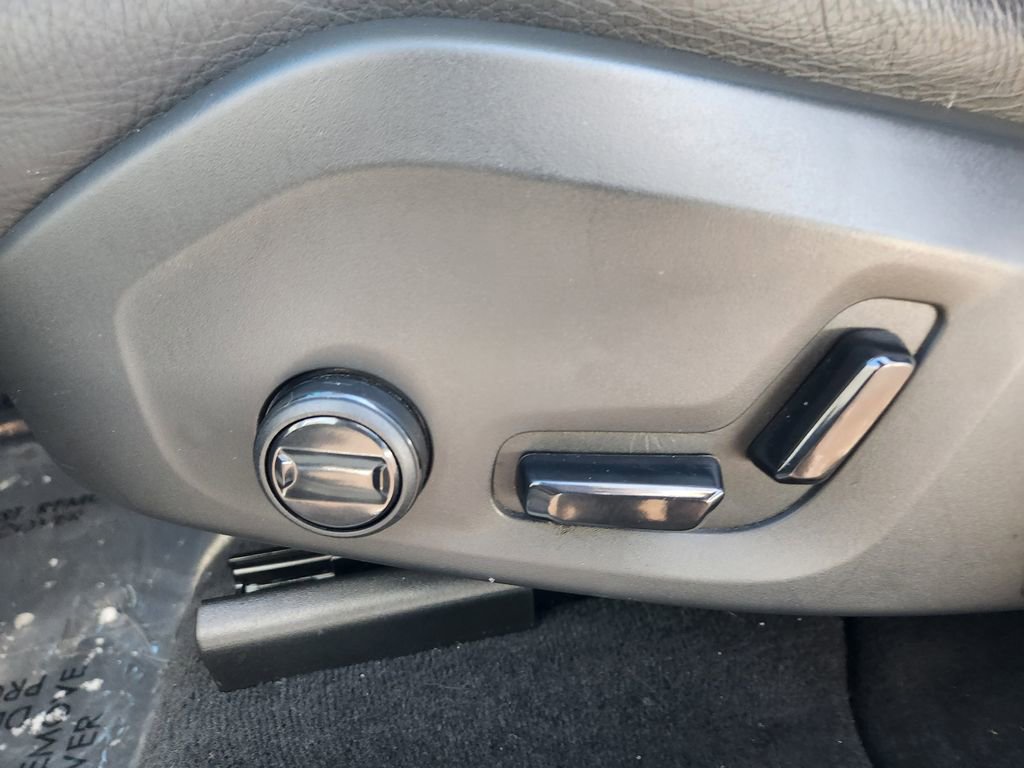 Used 2023 Volvo XC60 B5 Plus image 14