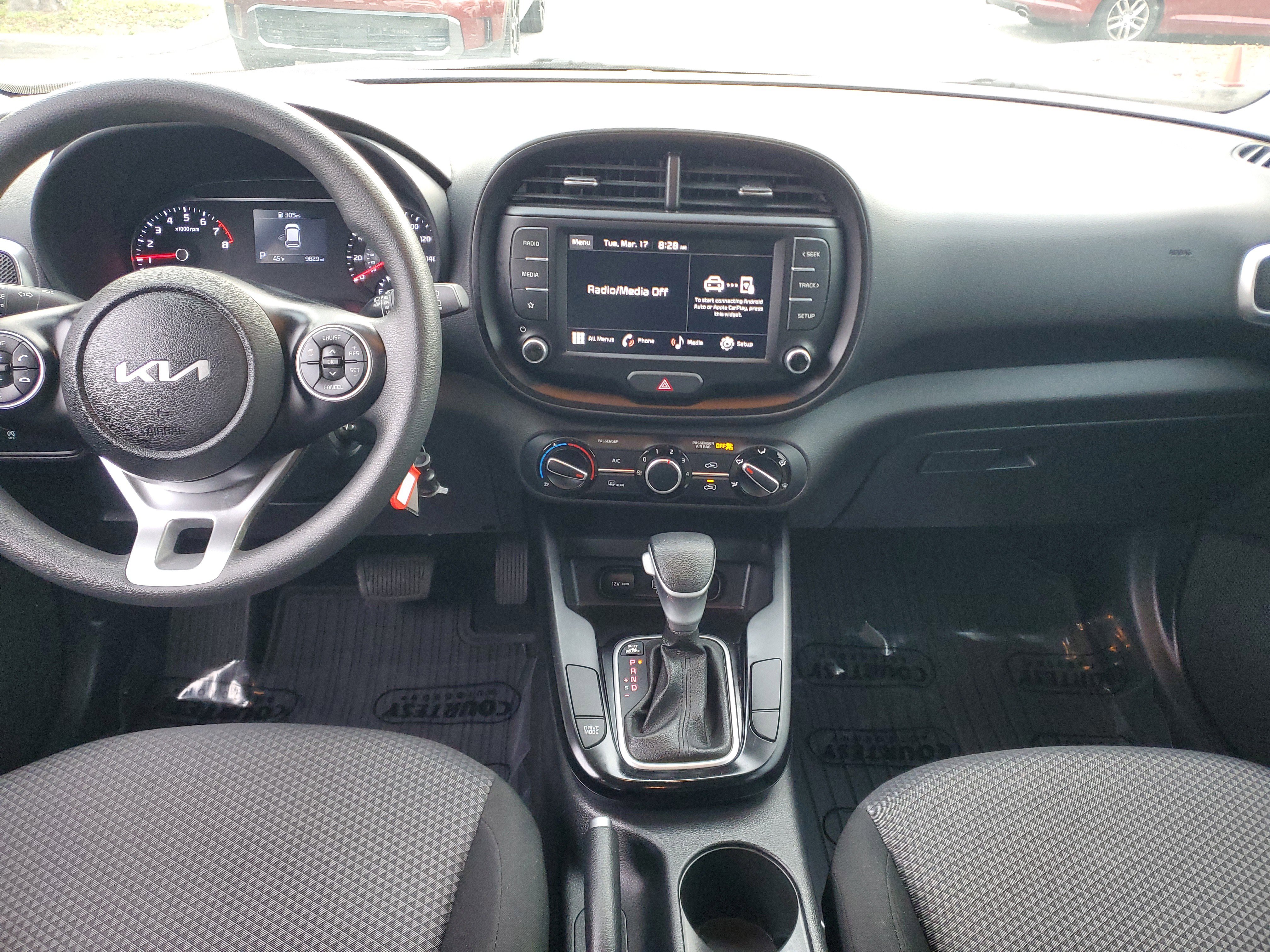 Used 2022 Kia Soul LX image 13