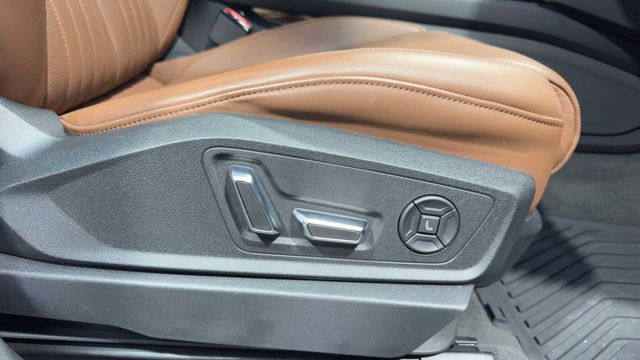 Used 2019 Audi e-tron Prestige w/ Prestige Package AWD/4WD image 14