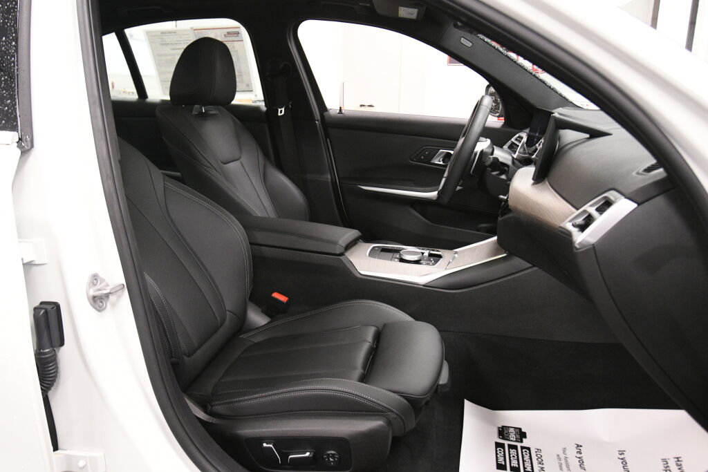 Used 2025 BMW 330i xDrive Sedan w/ Premium Package image 29