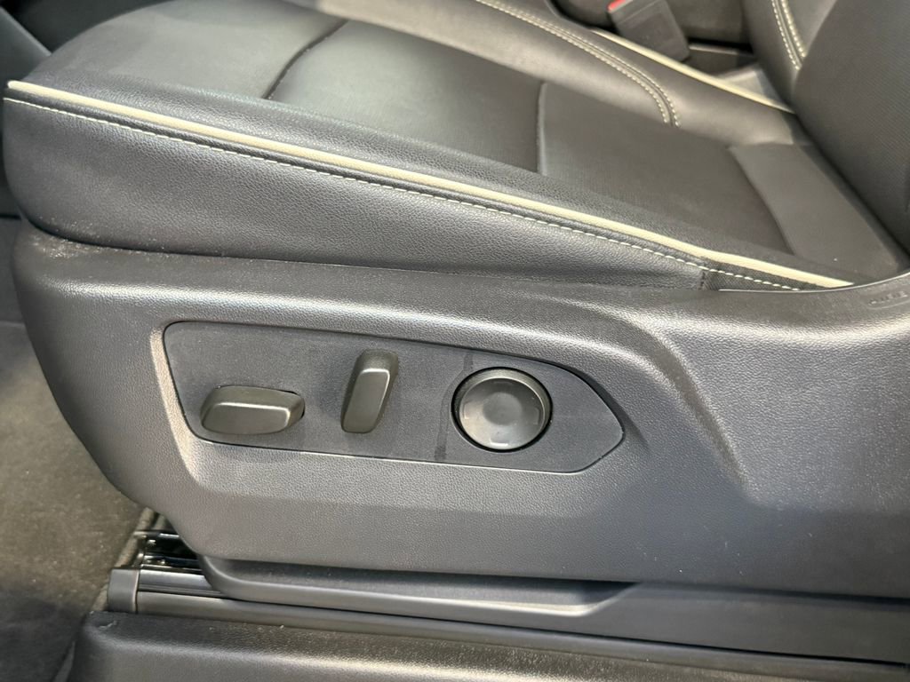 Used 2025 Chevrolet Tahoe Premier AWD/4WD image 19