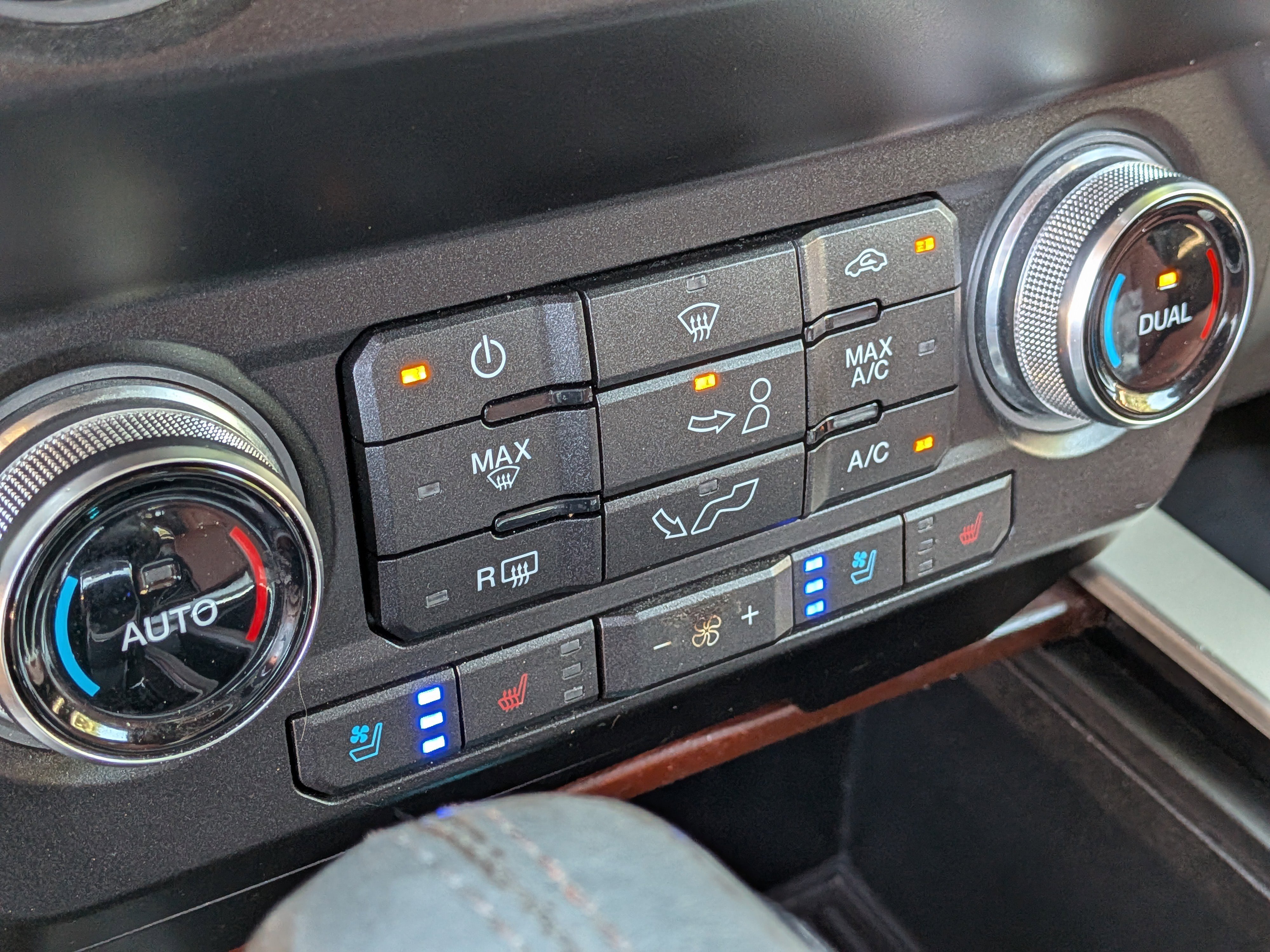 Used 2019 Ford F150 King Ranch w/ Equipment Group 601A Luxury AWD/4WD image 32