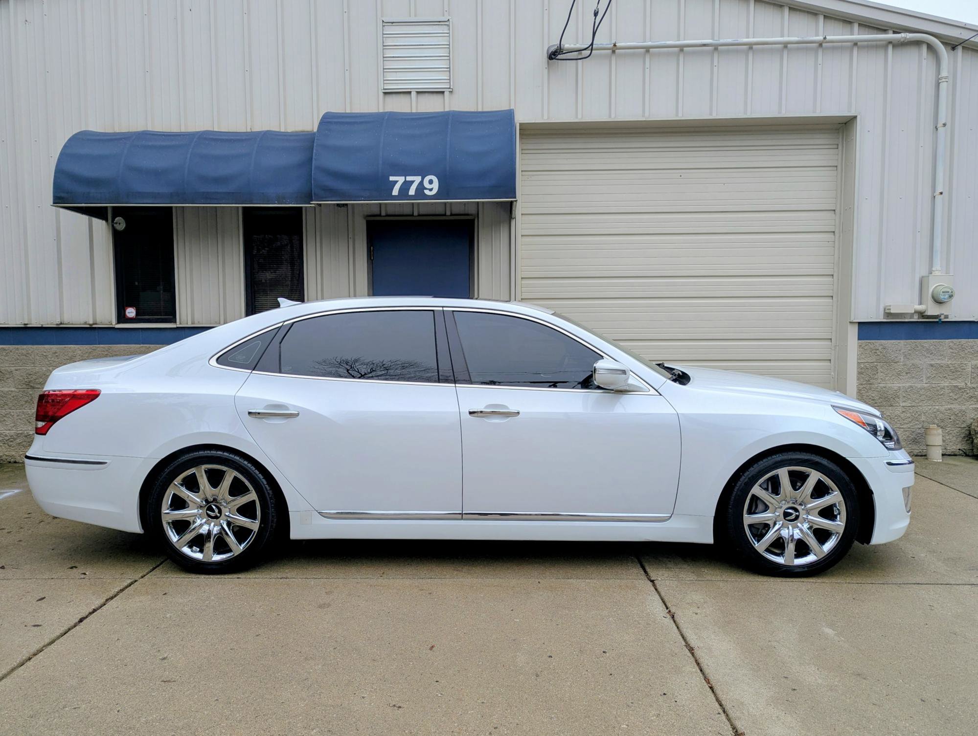 Used 2013 Hyundai Equus Signature RWD image 11