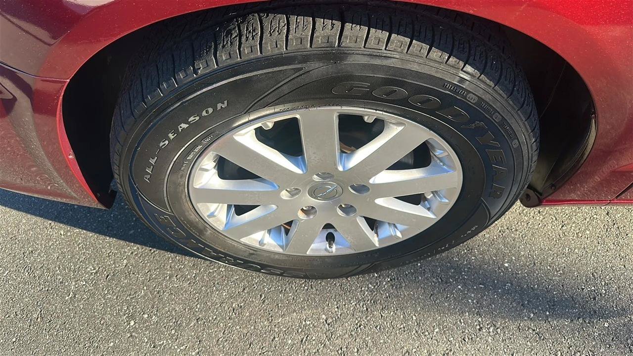 Used 2016 Chrysler Town & Country Touring FWD image 18