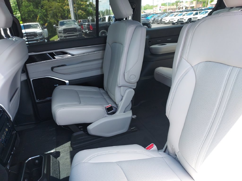 New 2026 Jeep Grand Wagoneer Limited AWD/4WD image 29