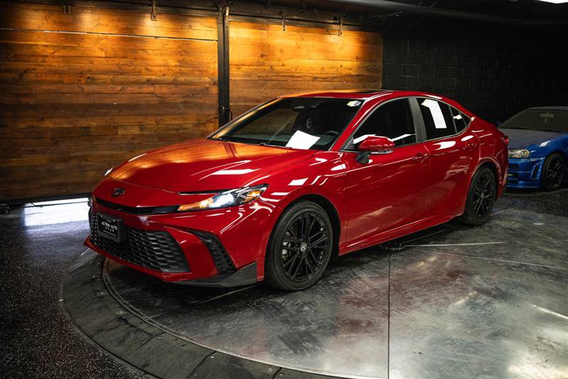 Used 2025 Toyota Camry SE w/ Convenience Package FWD image 2
