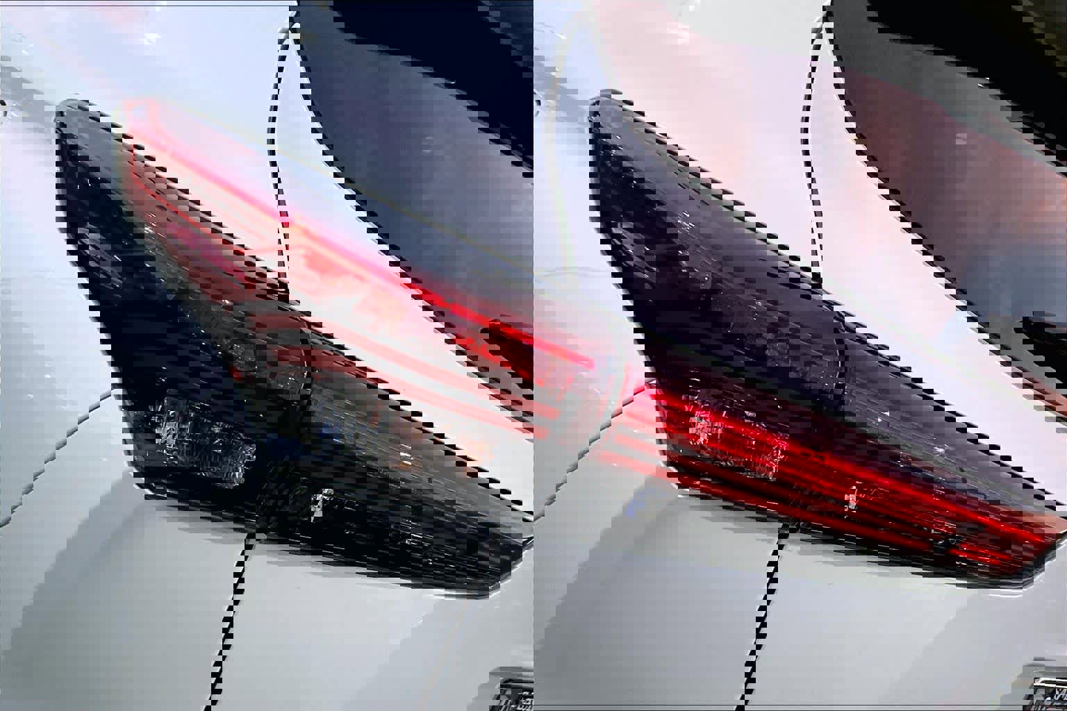 Used 2021 Toyota Highlander L image 32