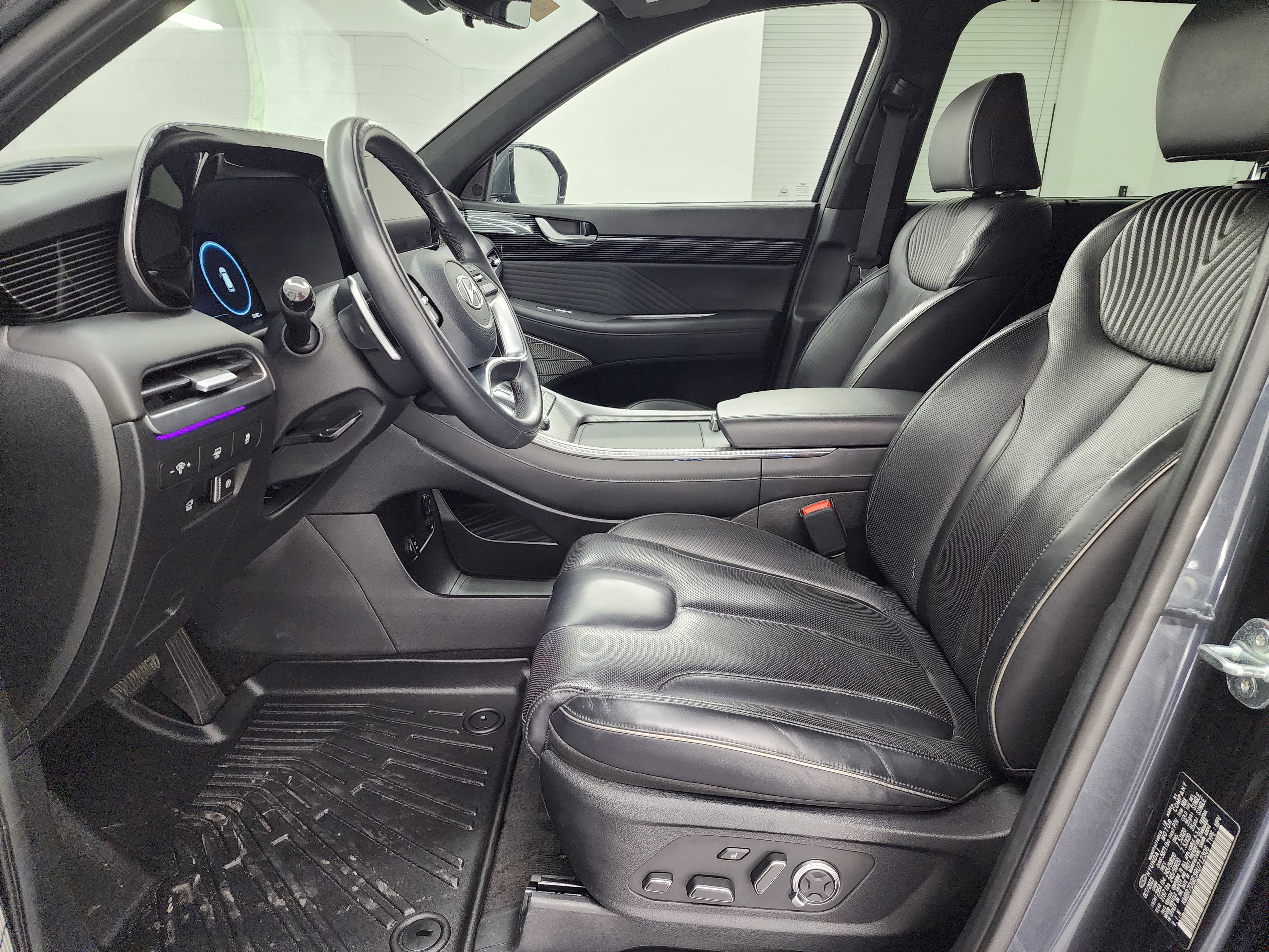 Used 2024 Hyundai Palisade Calligraphy image 8