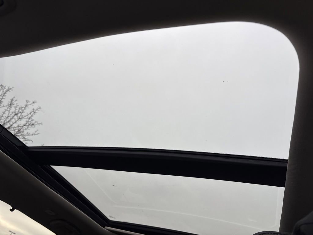 Used 2025 Honda Pilot Touring image 6