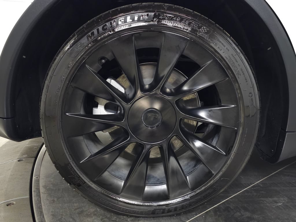 Used 2022 Tesla Model Y Long Range AWD/4WD image 13