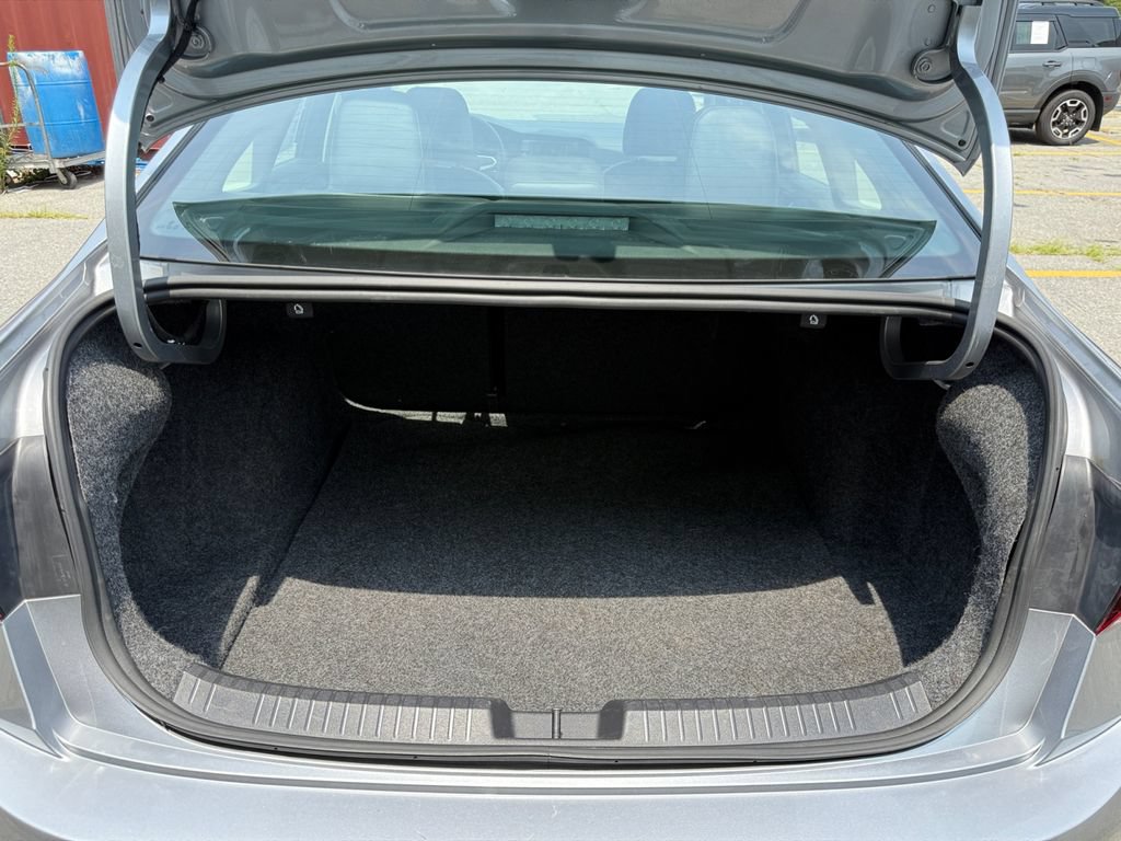 Used 2024 Volkswagen Jetta SE FWD image 23