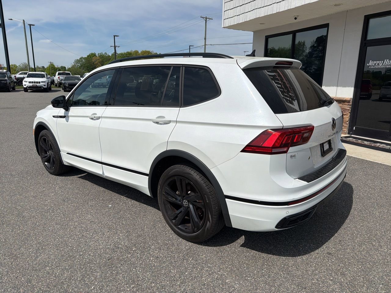 Used 2023 Volkswagen Tiguan SE R-Line image 6