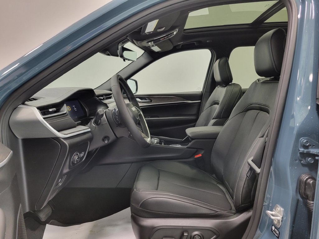 New 2026 Jeep Grand Cherokee Limited AWD/4WD image 10