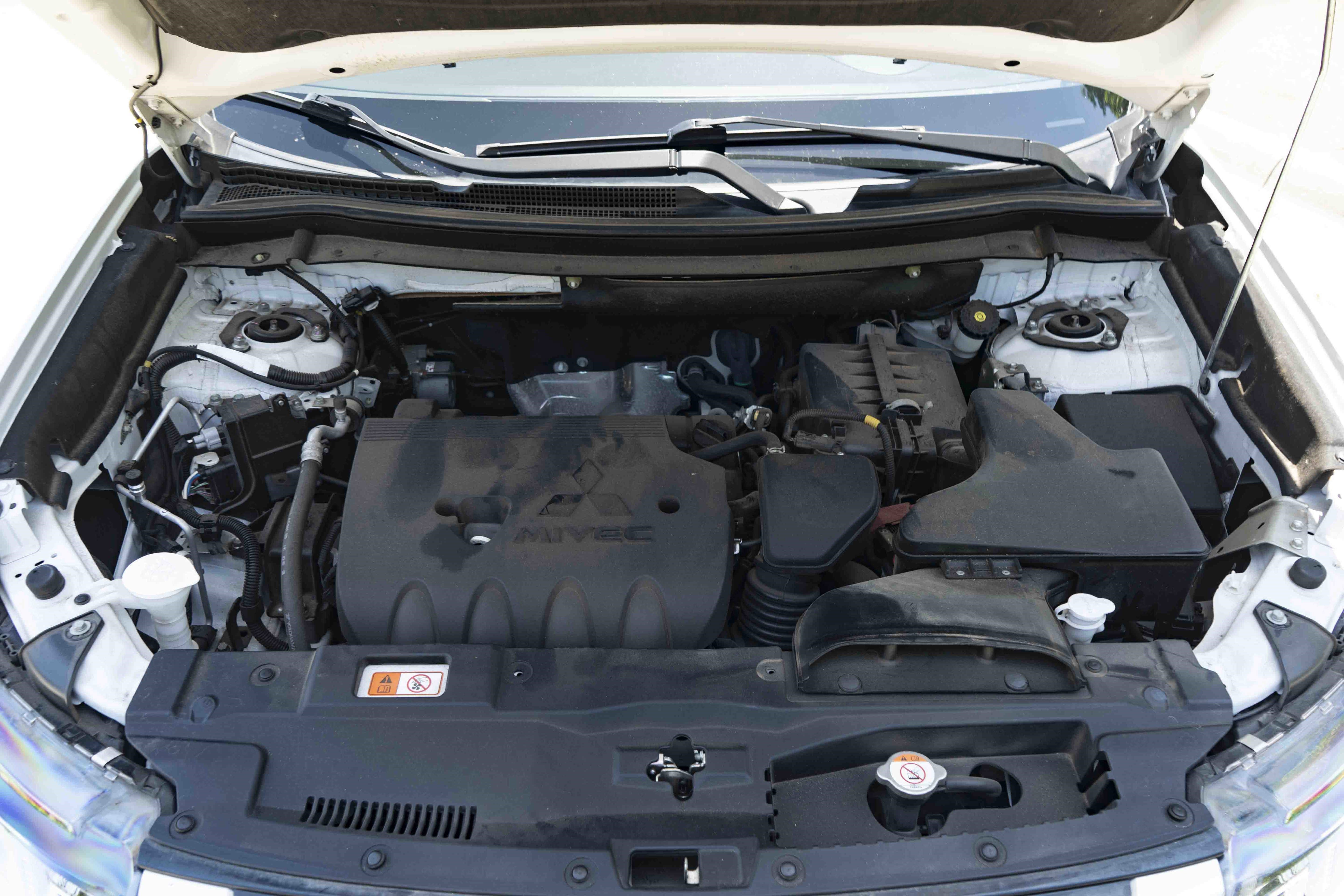 Used 2020 Mitsubishi Outlander SEL FWD image 42