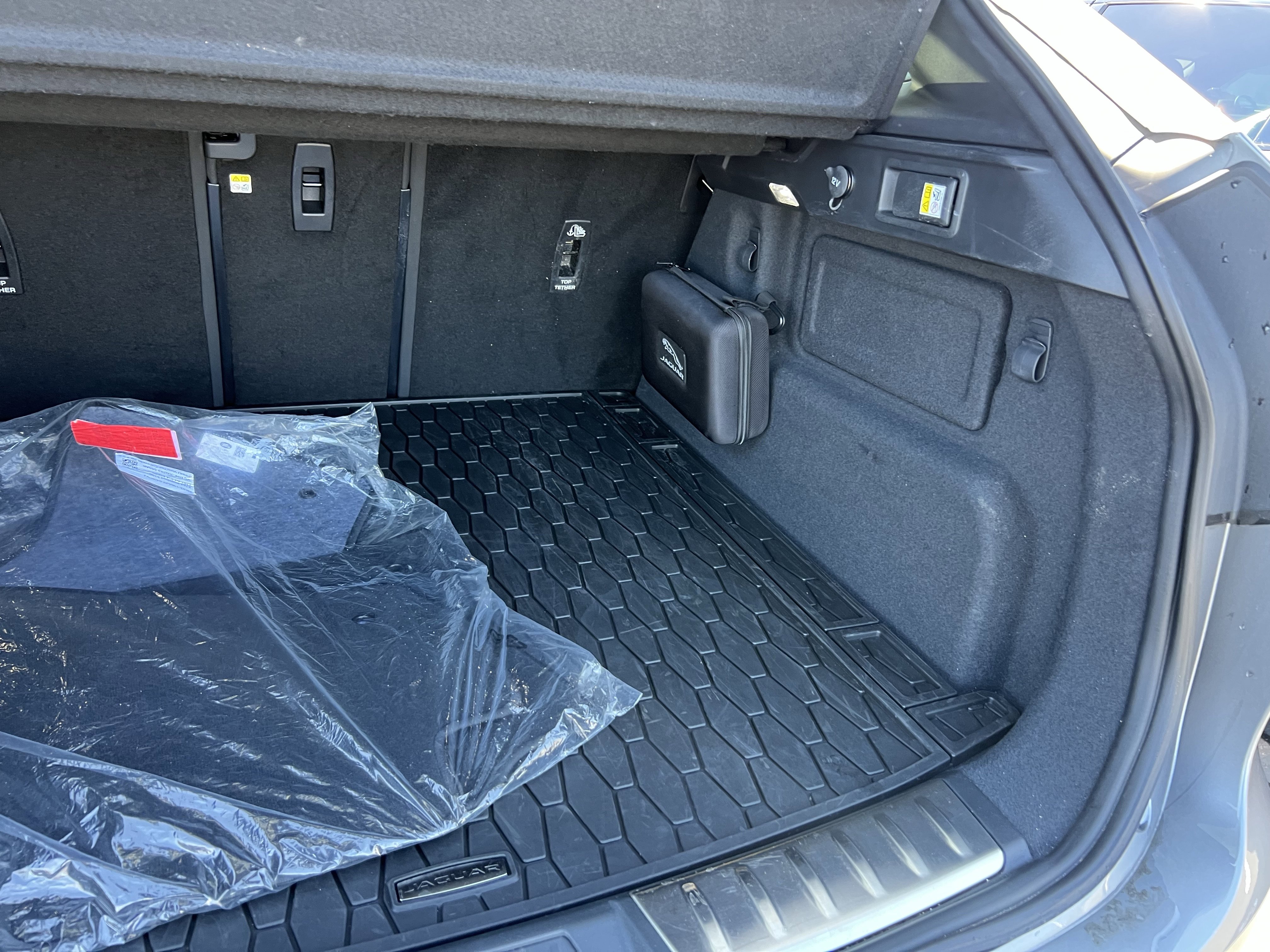 Certified 2025 Jaguar F-PACE R-Dynamic S image 34