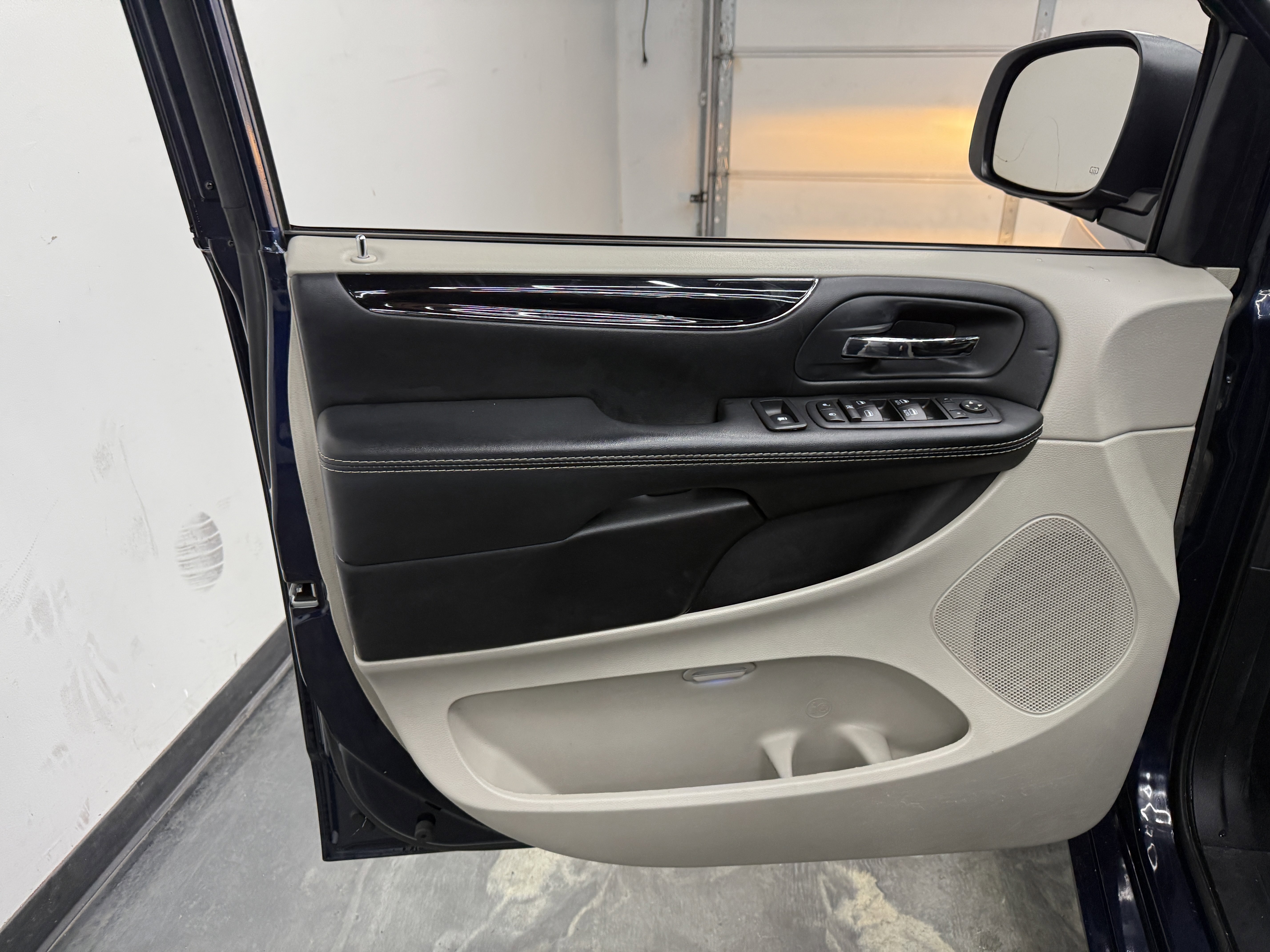 Used 2017 Dodge Grand Caravan SE image 10